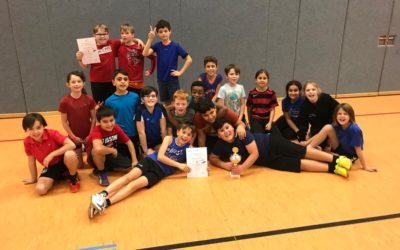 Ein tolles Team holt den Pokal beim American Brennball Turnier